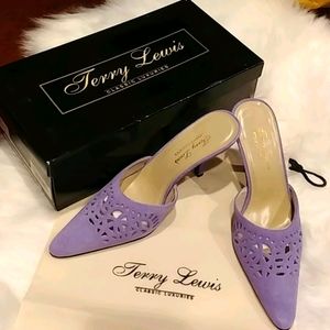 NWT! Terry Lewis Peri Slides